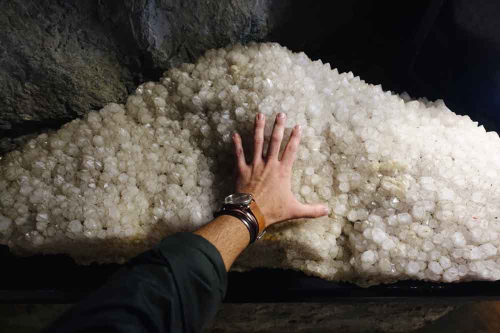 what is quartz made of